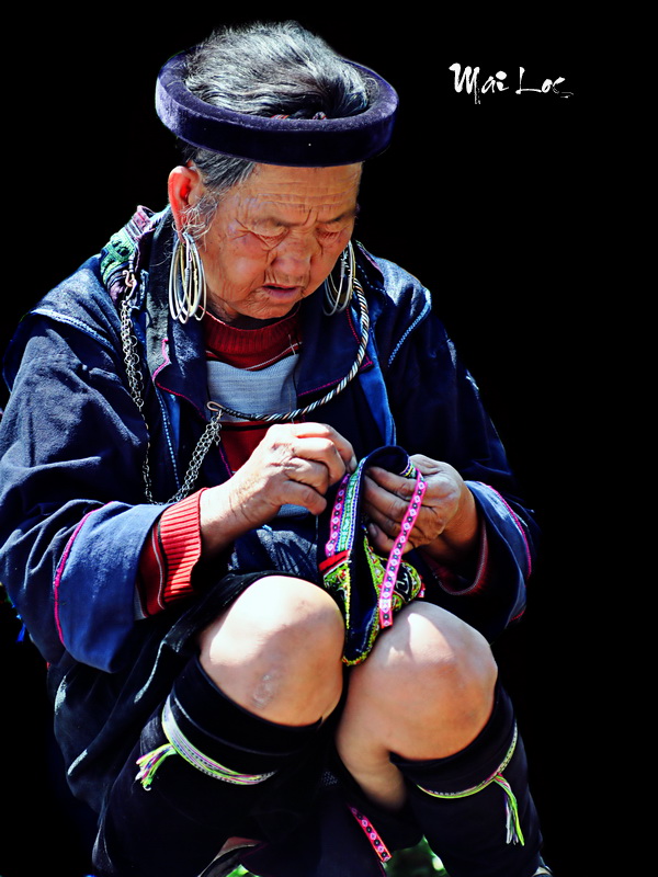 Black H'Mong old woman in Sapa