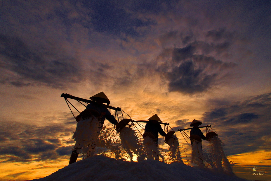 10- Salt labours dance